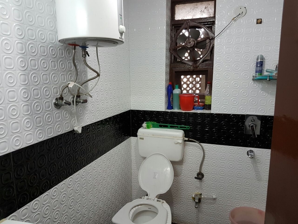 3 bhk flat for rent in Badhwar Apartment